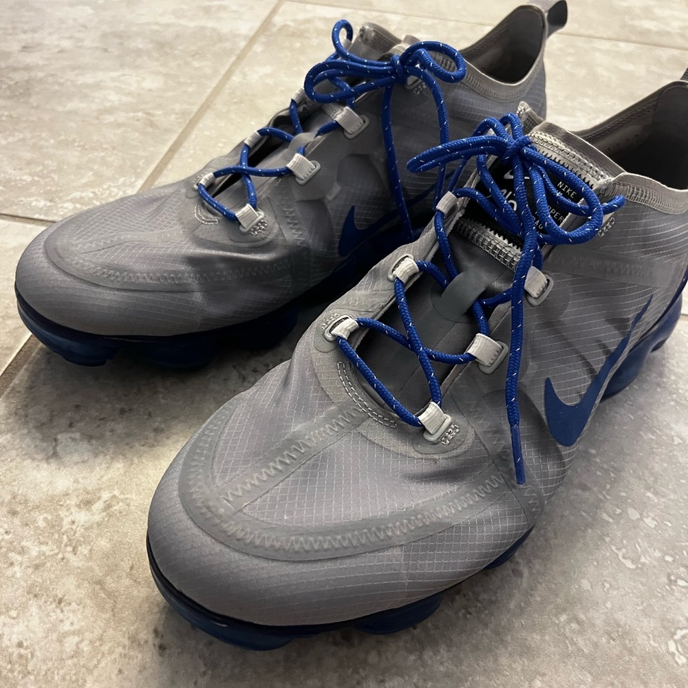 Spring into action with these Nike Rinning shoes.  Only worn 3 times.